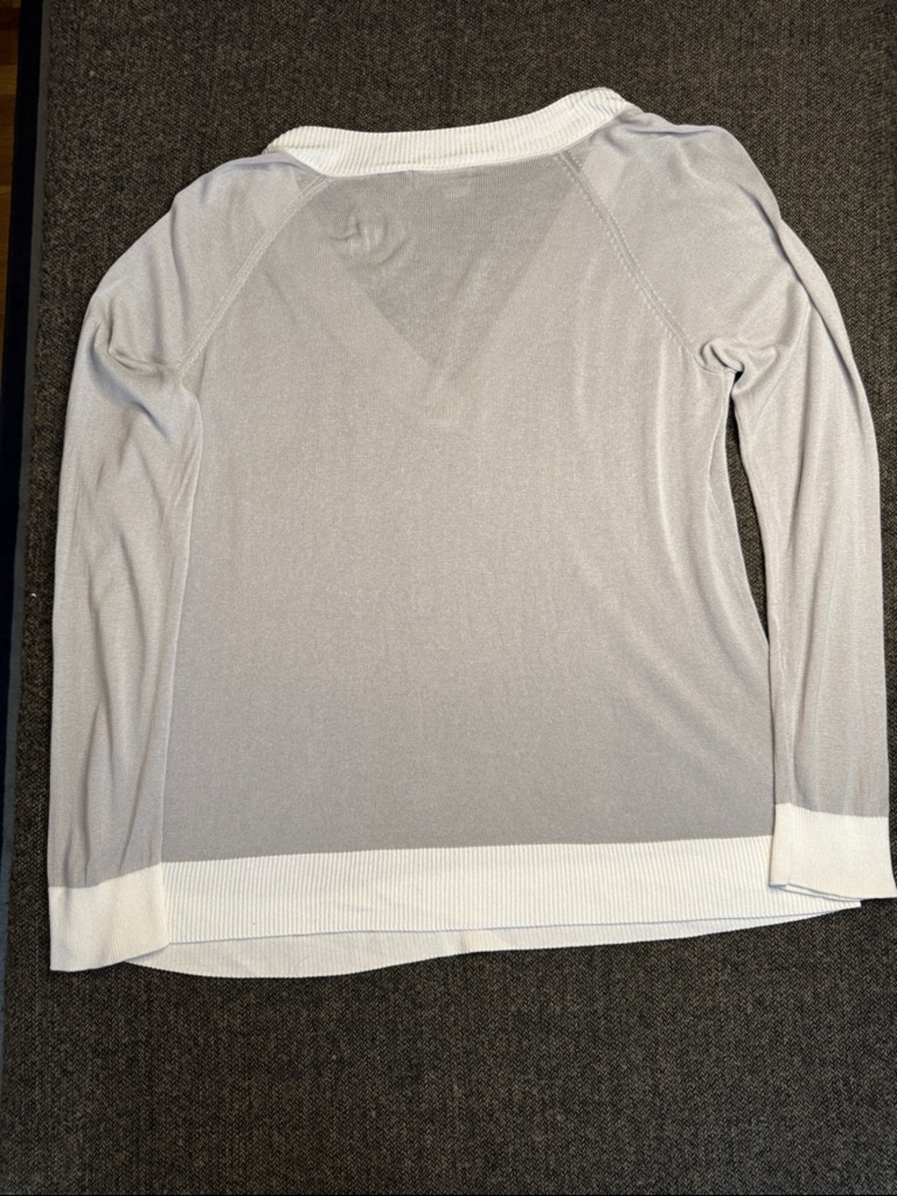 Verve Ami Light Gray V-Neck Sweater with White Trim sz XL - Picture 7 of 7